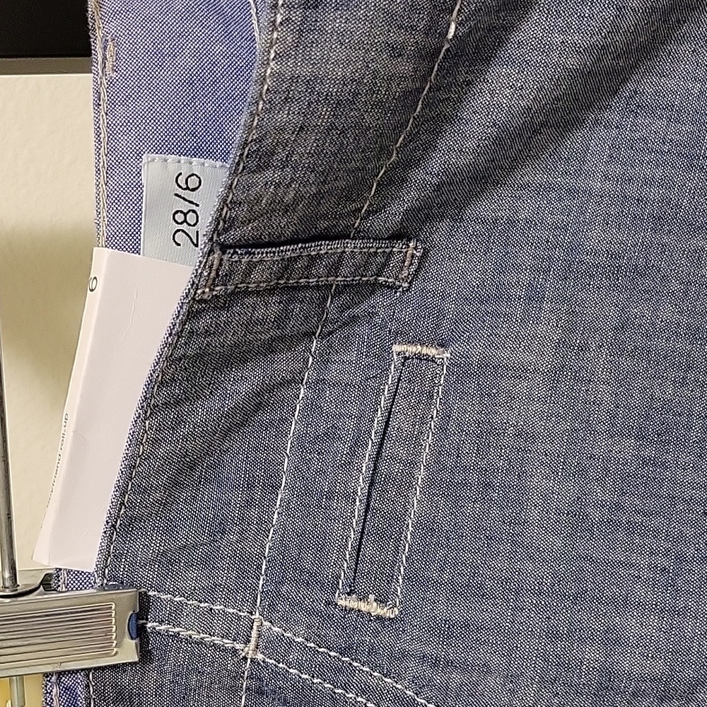 Gap The Boyfriend Roll-Up Chambray Shorts NWT - Picture 3 of 6